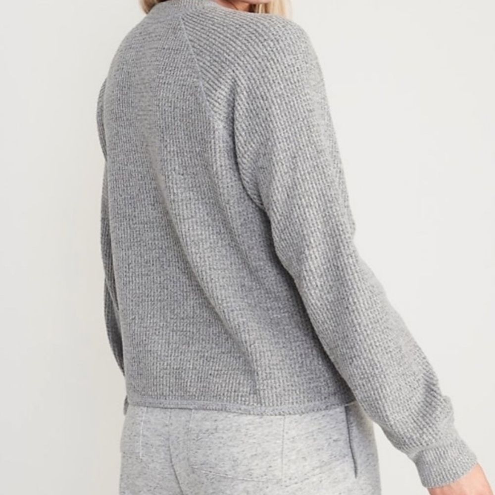 Old Navy Gray Oversized Cozy Waffle Henley Cropped Top Size Small - Picture 12 of 12